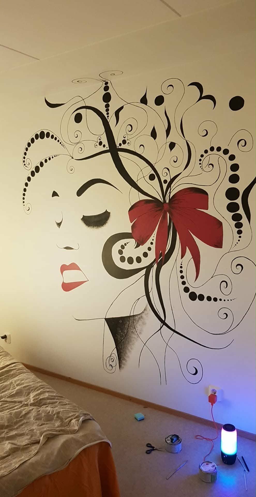 Seinamaal naine- LM Atelier